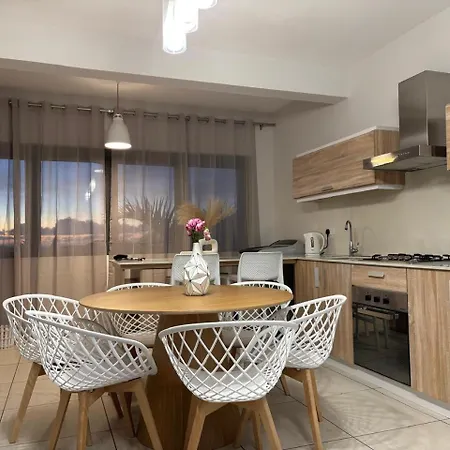 Stunning 3-Bedroom Apartment With Private Rooftop Terrace & Gorgeous Pool Flic en Flac Exterior photo