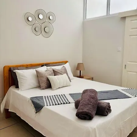Stunning 3-Bedroom Apartment With Private Rooftop Terrace & Gorgeous Pool Flic en Flac Exterior photo