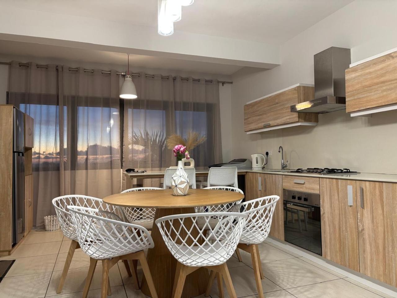 Stunning 3-bedroom With Private Rooftop Terrace & Gorgeous Pool *